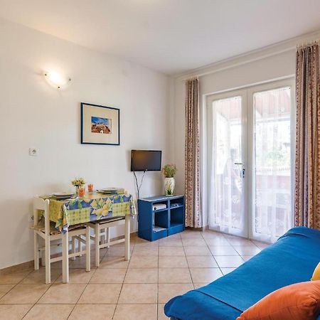 1 Bedroom Lovely Apartment In Rovinj Ngoại thất bức ảnh