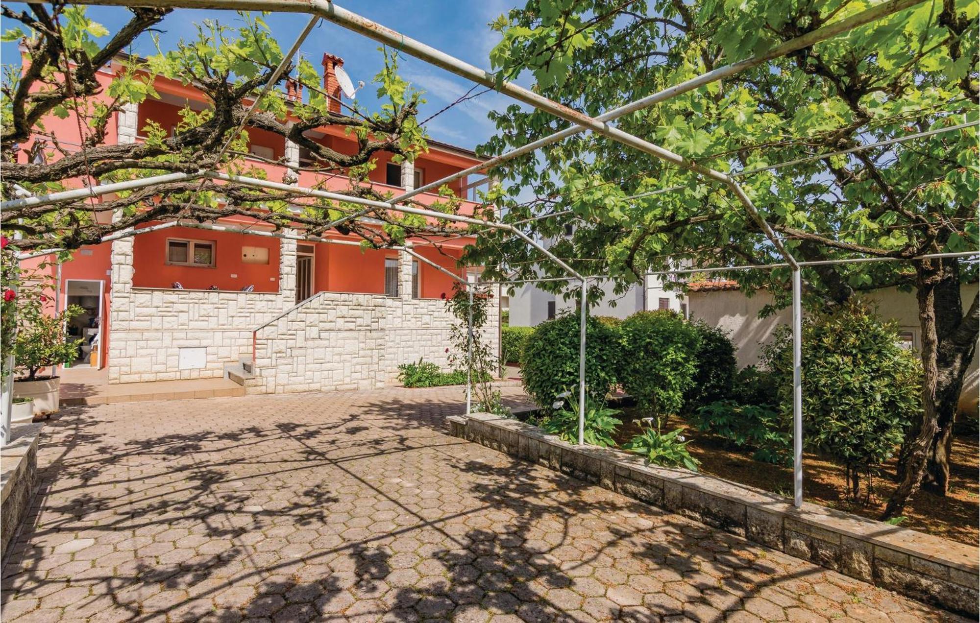 1 Bedroom Lovely Apartment In Rovinj Ngoại thất bức ảnh