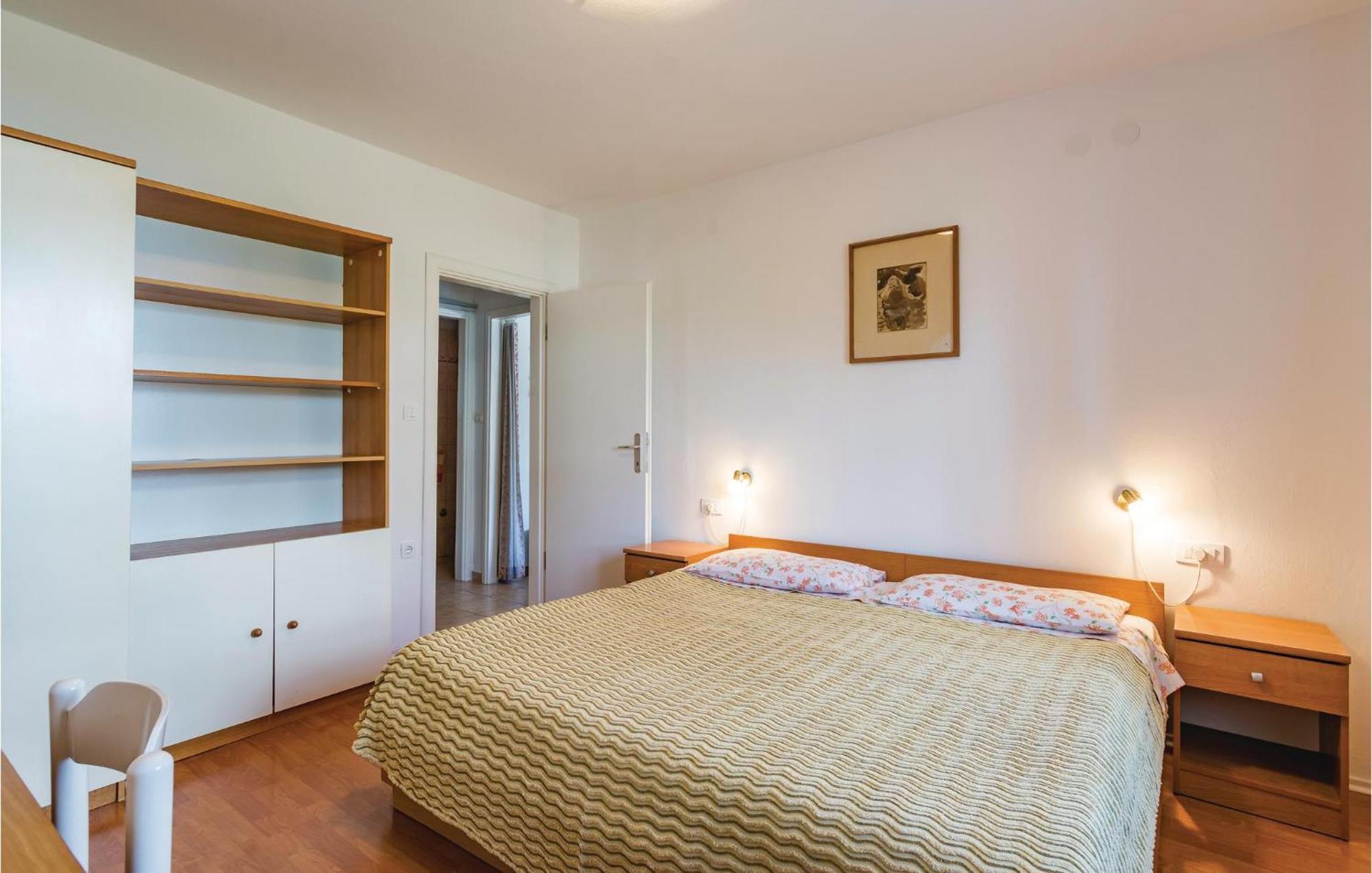 1 Bedroom Lovely Apartment In Rovinj Ngoại thất bức ảnh